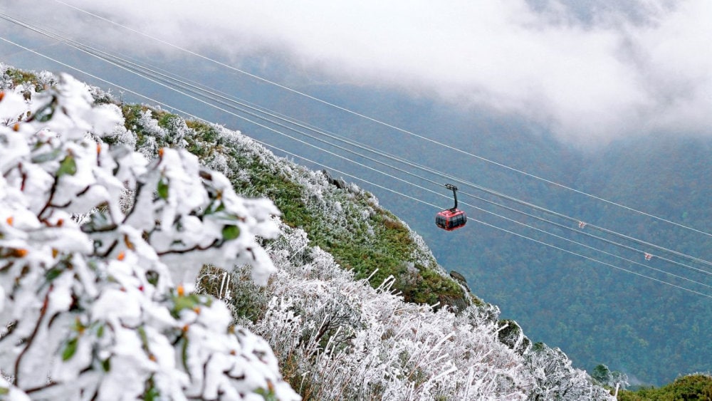The Fansipan cable car holds Guinness World Records for being the world's longest nonstop 3-rope cable car system at 6,292.5 meters